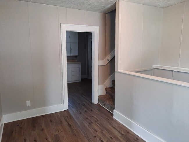 Foto del edificio - $1195 - 3 bedroom/ 2 bathroom plus bonus r...