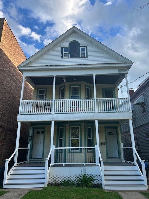 House front view with the new porch - 282 Yates St