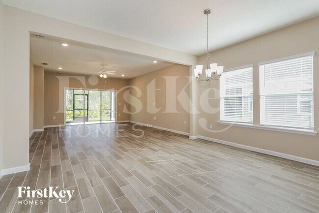 Foto del edificio - 443 Stone Arbor Ln