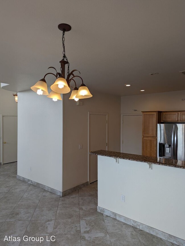 Building Photo - 3 br, 2.5 bath House - 8792 Villa Camille