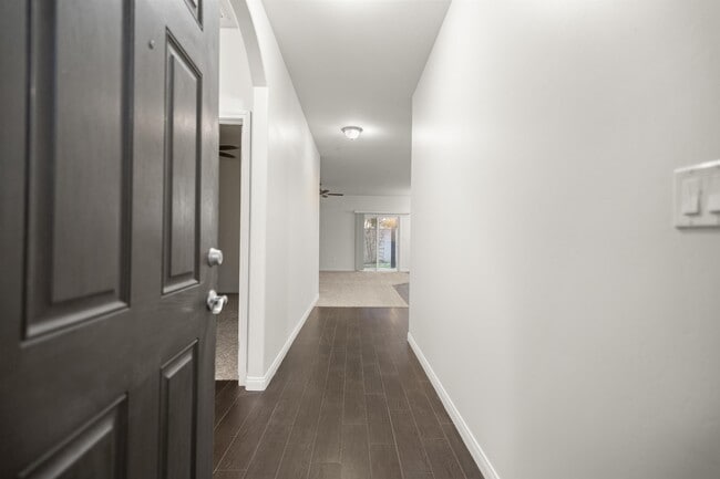 Foto del edificio - 3811 Cornerstone Way