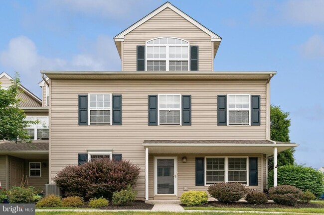 Foto del edificio - 5103 Drawbridge Ct