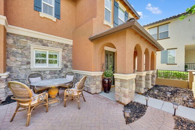 Foto del edificio - Beautiful Townhome located in Inspirada Henderson 3 bedroom, 2.5 Baths, 2 car garage