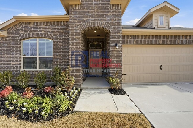 Building Photo - Spacious 4 Bedroom Home with Functional Layout