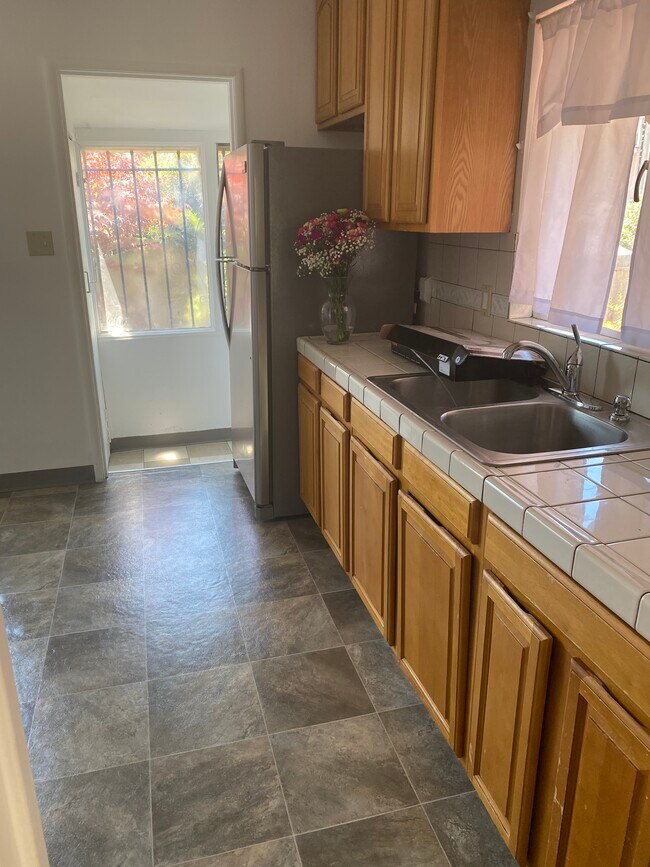 Foto del edificio - 6117 Monadnock Way