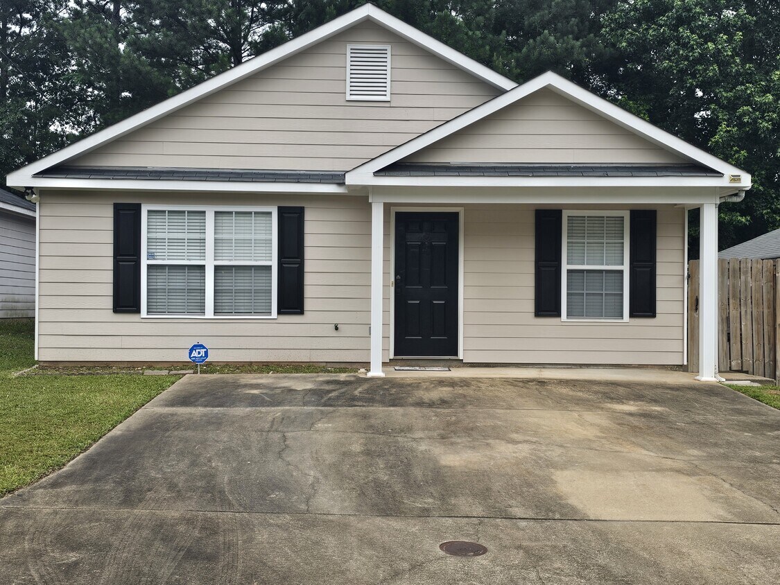Foto principal - 817 Pine Hill Ct