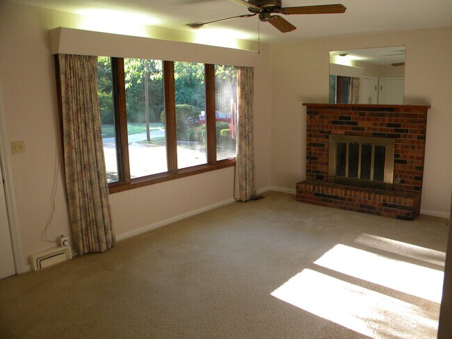 Foto del edificio - 2018 Barker Ct