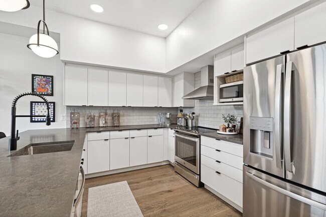 Foto del edificio - Hip Strip Furnished Condo in Reed Building $2,500 / Month - DATES NEGOTIABLE