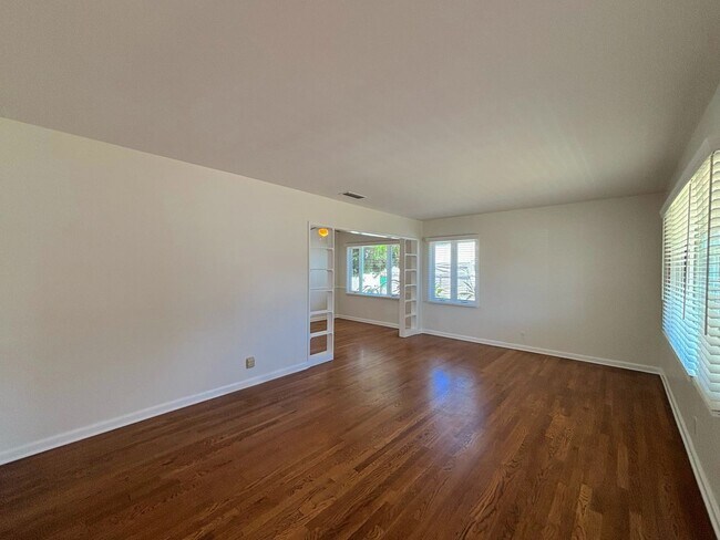 Foto del edificio - Clean and comfortable 3 bedroom available ...