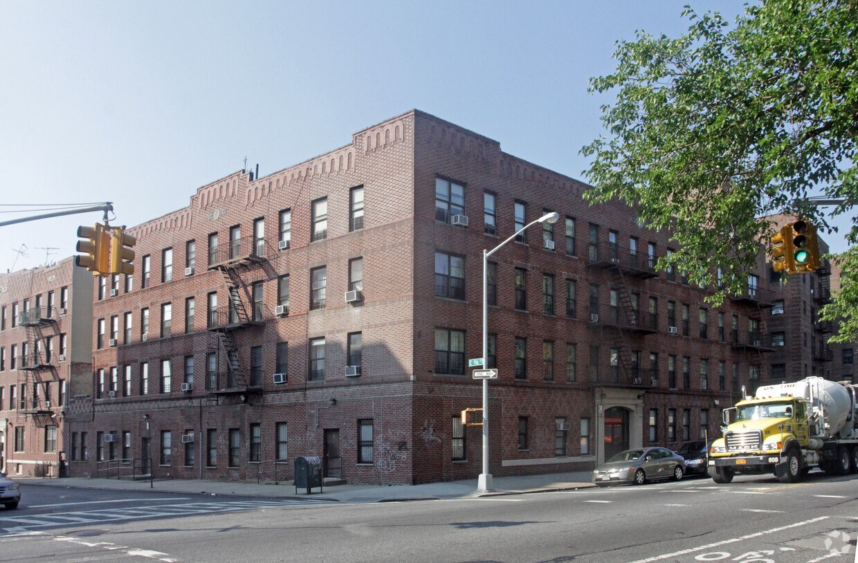 Foto principal - 1090 E New York Ave
