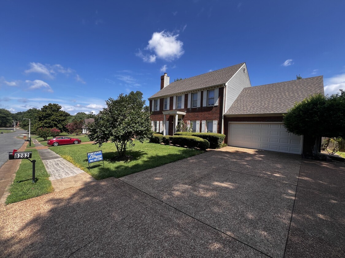 Foto principal - 8282 Linkwood Ln