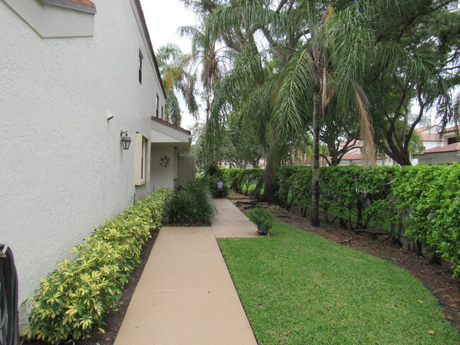 Building Photo - 2708 Black Oak Way