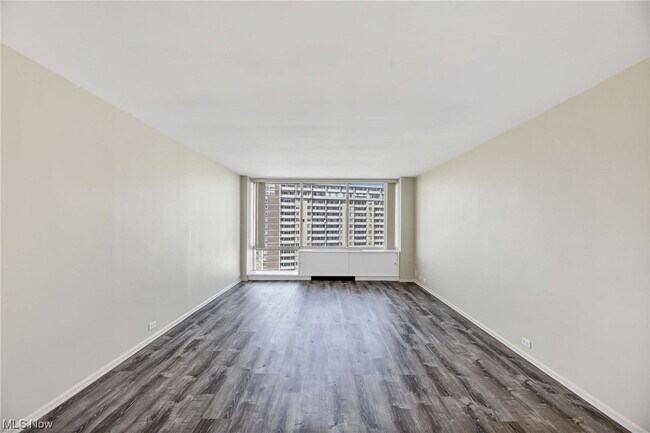 Foto del edificio - 12700 Lake Ave