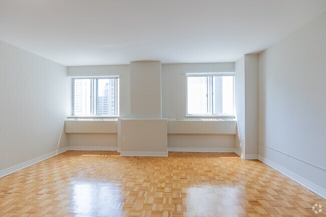 BACHELOR - Salon - 650 Parliament St