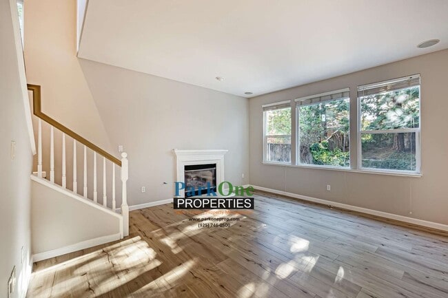Foto del edificio - Nicely Updated 3/3 In San Ramon!