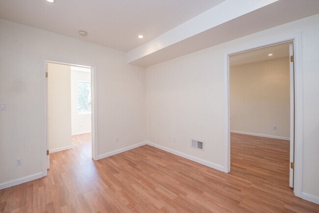 Building Photo - 435 27th Avenue