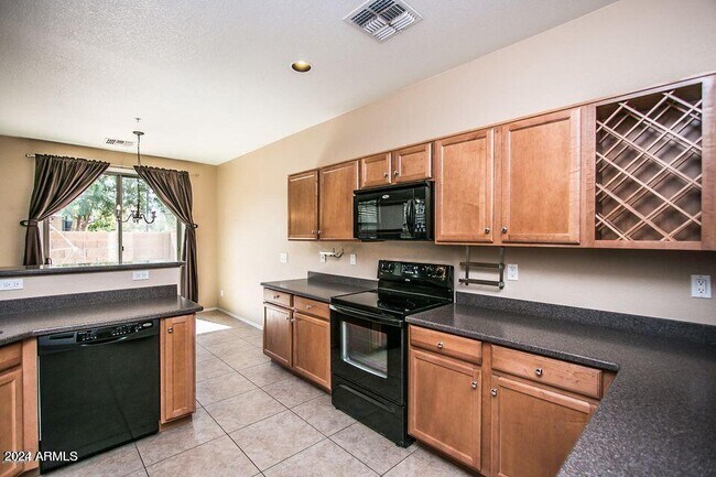 Building Photo - 2845 E Dunbar Dr