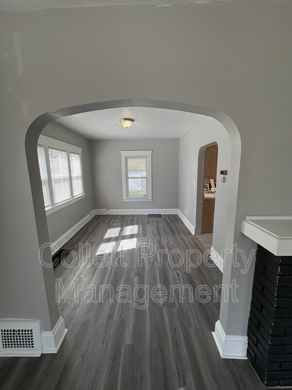 Foto del edificio - 3058 W 116th St