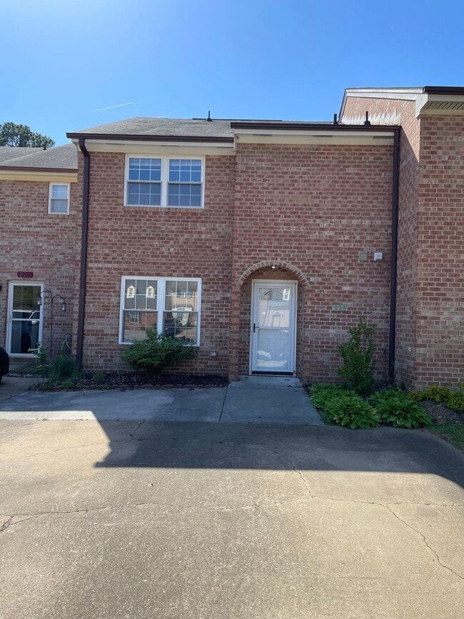 Building Photo - 925 Sir Wilfred Cir