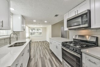 Building Photo - 12614 Dermott Dr