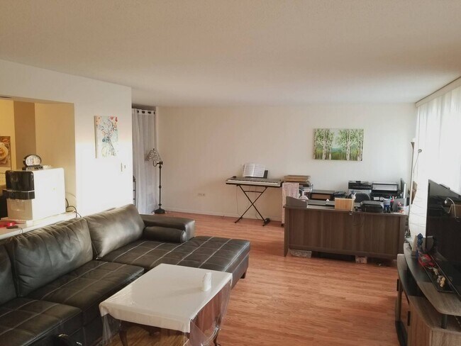 Foto del edificio - 8809 W Golf Rd