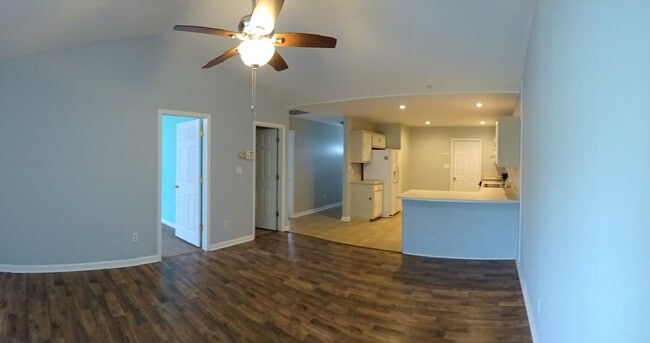 Building Photo - A cutie pie of a home!