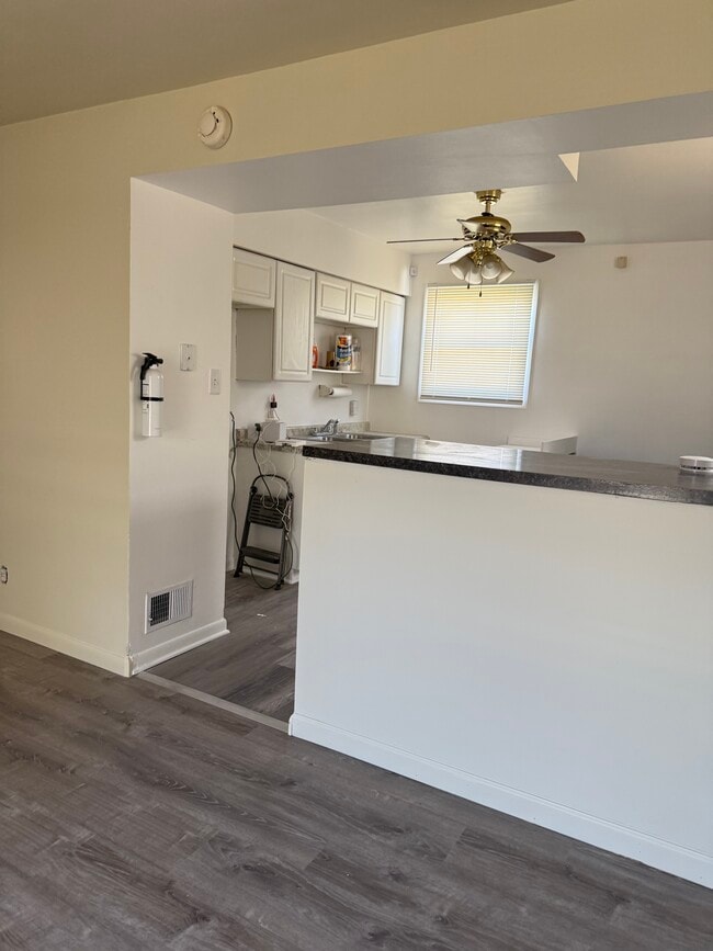 Foto del edificio - 7616 Howard Ave