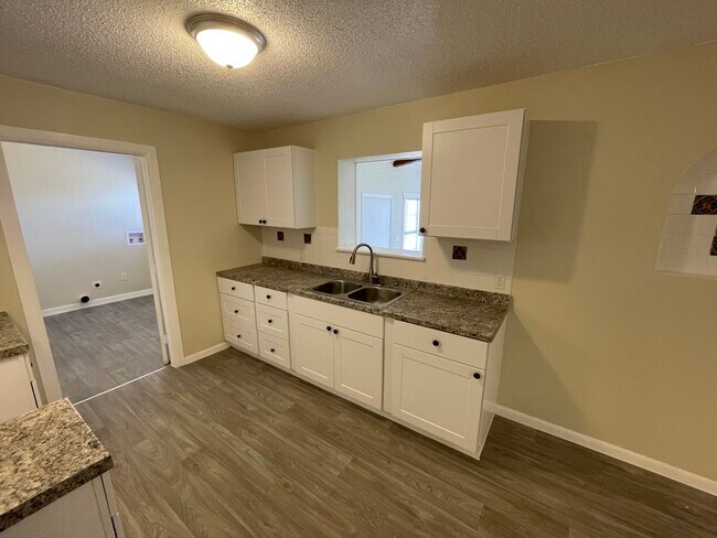 Building Photo - 3504 Garwood Dr