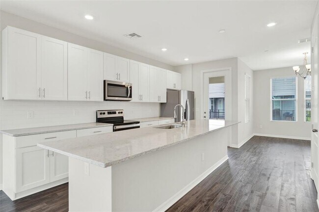 Foto del edificio - 13120 Bovet Ave