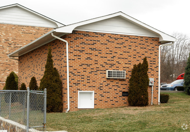 Building Photo - Sherwood Apartments