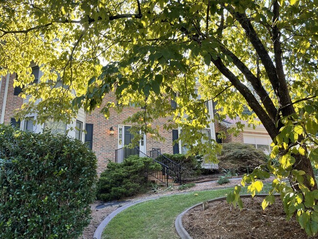 Foto del edificio - 1950 Oak Ridge Ct