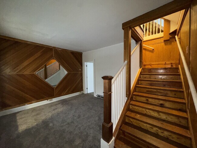 Foto del edificio - "Charming Studio Gem with Office and Hardwood Floors in the Heart of Minneapolis!"