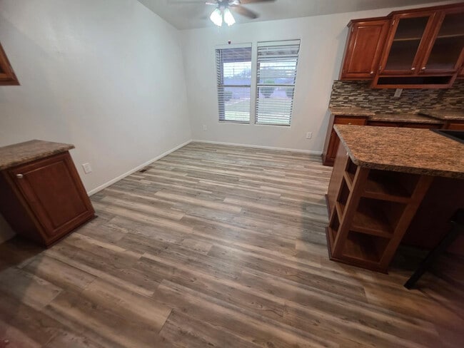 Foto del edificio - 1612 N 201st Ave