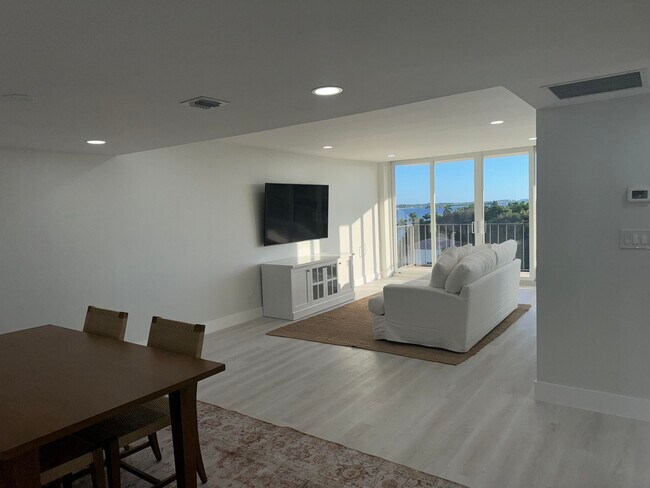 Building Photo - 1801 S Flagler Dr