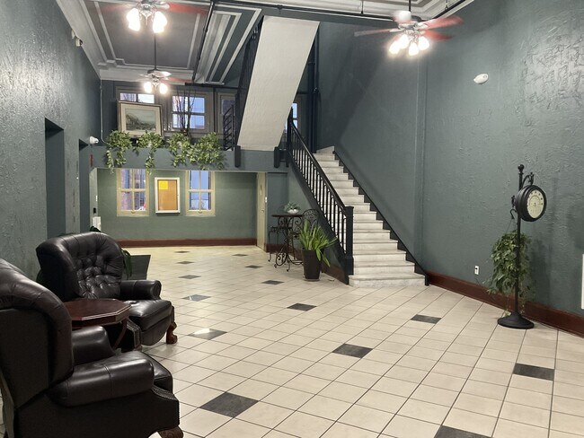 Foto del edificio - 112 W Washington Blvd