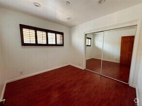Building Photo - 7029 Bellaire Ave