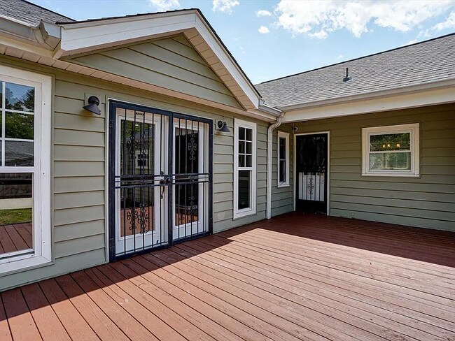 Building Photo - 4303 Kemp Dr