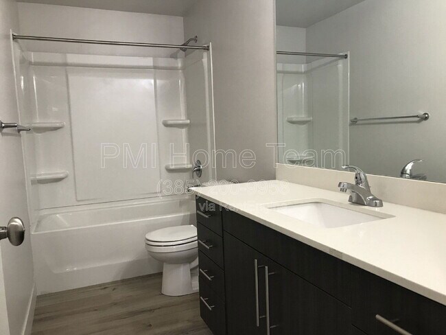 Foto del edificio - 2874 Kiesel Ave