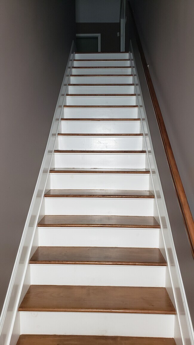 275 Dayton Ave Unit HUGH! Rightside, Manorville, NY 11949 Apartments