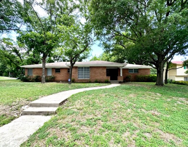 1400 Royal Oaks Dr, Waco, TX 76710 House Rental in Waco, TX