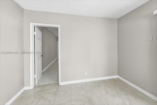 Foto del edificio - 458 NE 38th St