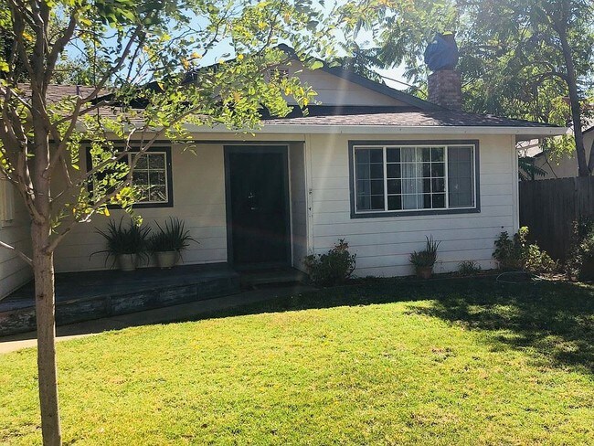 Building Photo - 3 Bedroom 3 bath