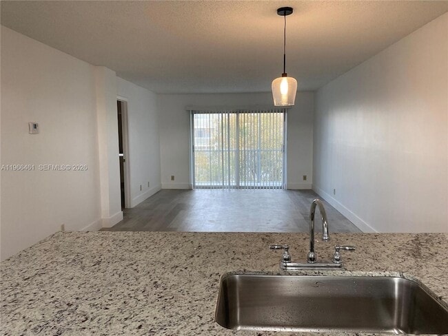 Building Photo - 1075 Riverside Dr