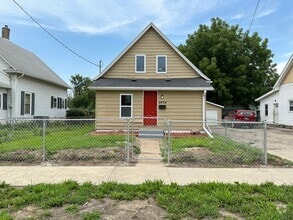 Building Photo - 2936 Dean Ave