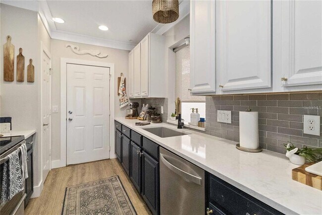 Foto del edificio - 7242 Hamilton Rd