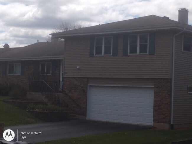 Building Photo - 605 Chardonnay Ln
