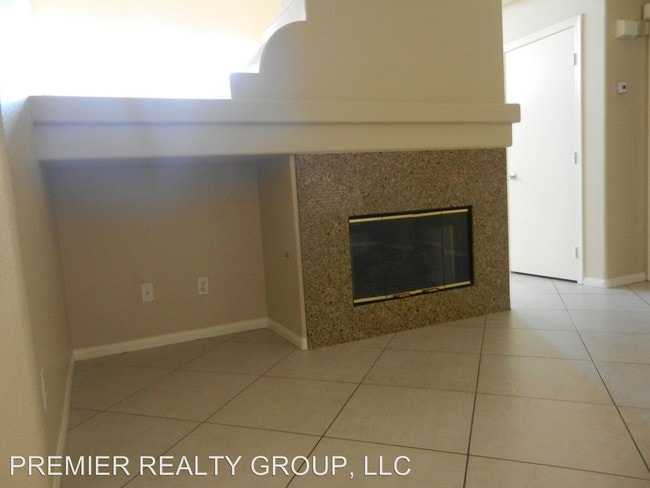 Building Photo - 2128 Blue Zenith Cir