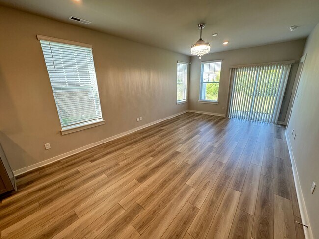 Foto del edificio - FOR LEASE- TOWNHOME IN LEBANON!