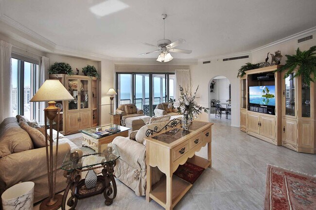 Foto del edificio - 530 S Collier Blvd