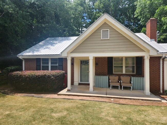 Building Photo - 550 McWhorter Dr